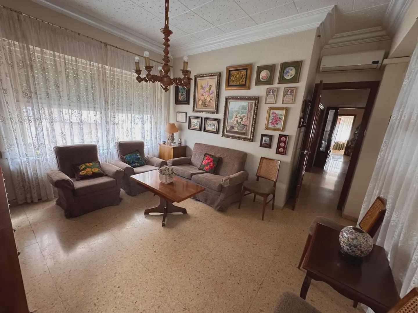 7 bedroom Townhouse for sale in Elda with garage - € 315,000 (Ref: 10094965)