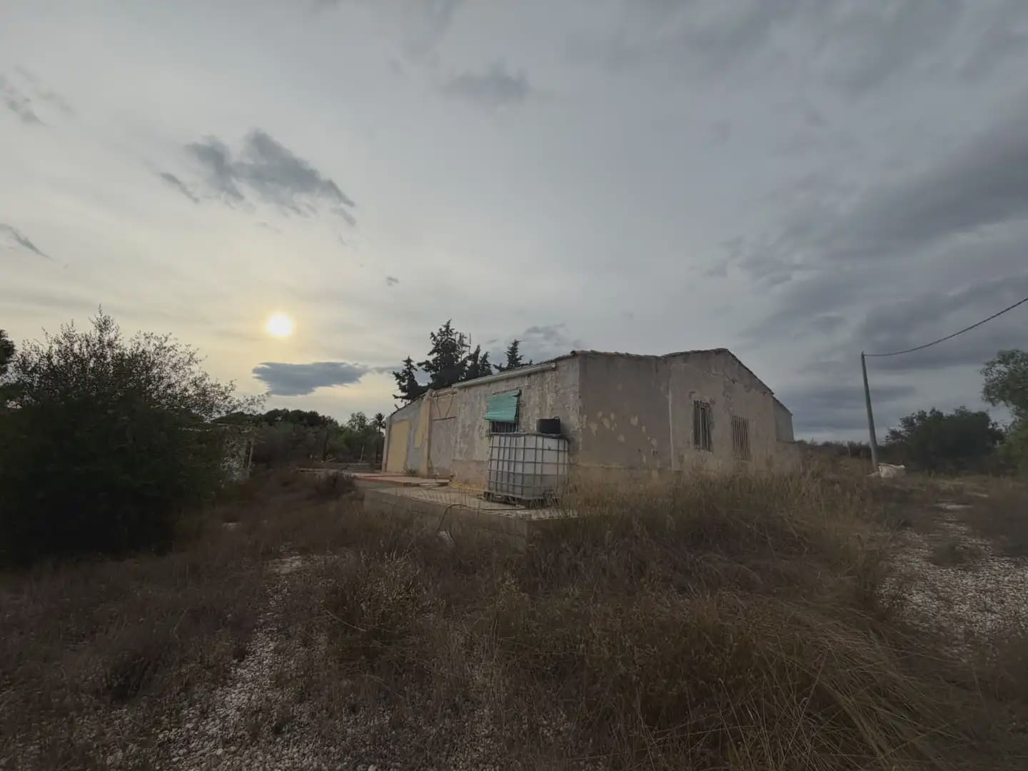 4 bedroom Finca/Country House for sale in Elda with garage - € 113,000 (Ref: 10165889)