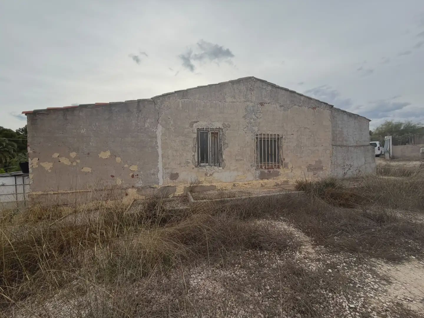 4 bedroom Finca/Country House for sale in Elda with garage - € 113,000 (Ref: 10165889)