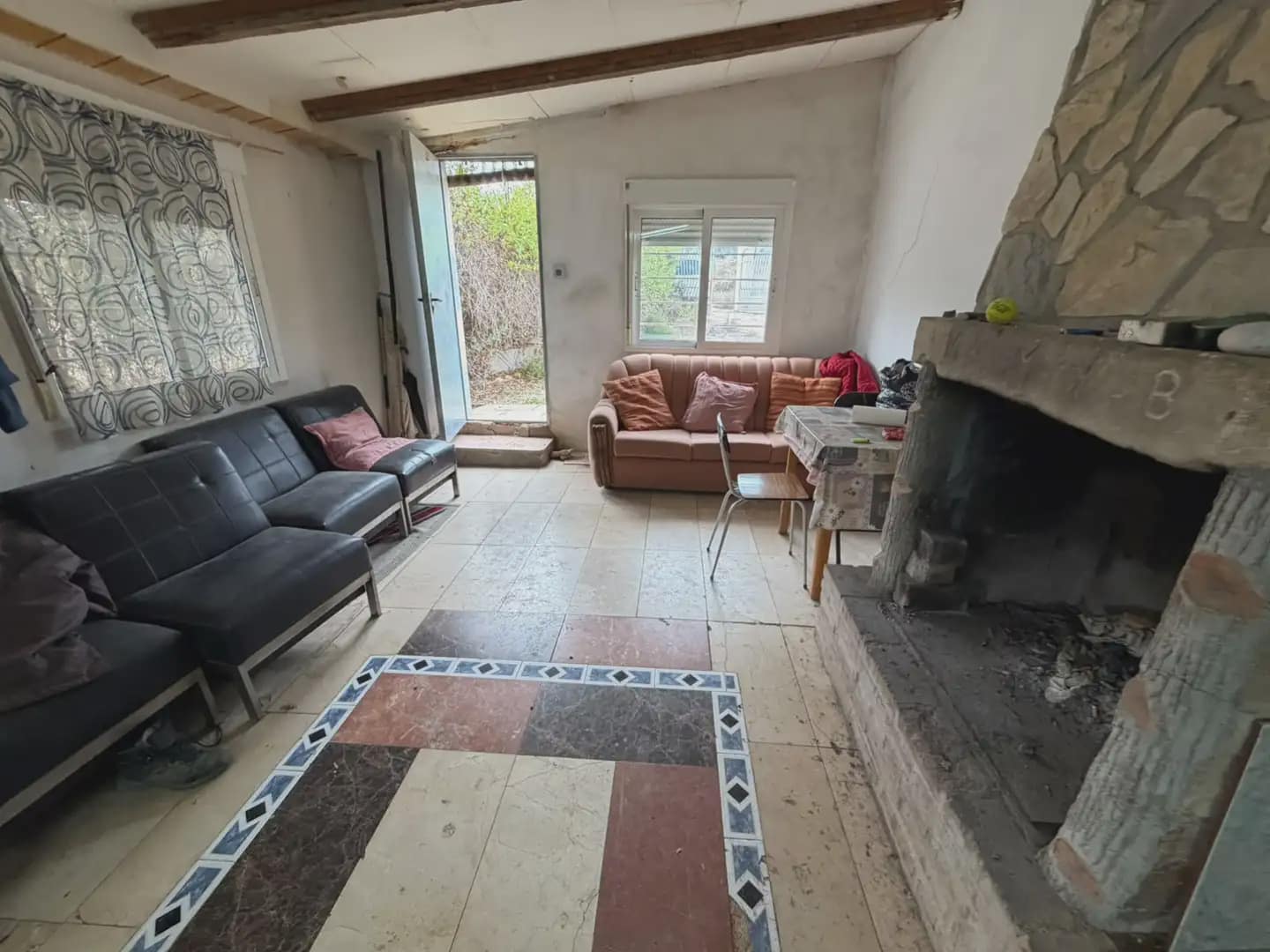 4 bedroom Finca/Country House for sale in Elda with garage - € 113,000 (Ref: 10165889)