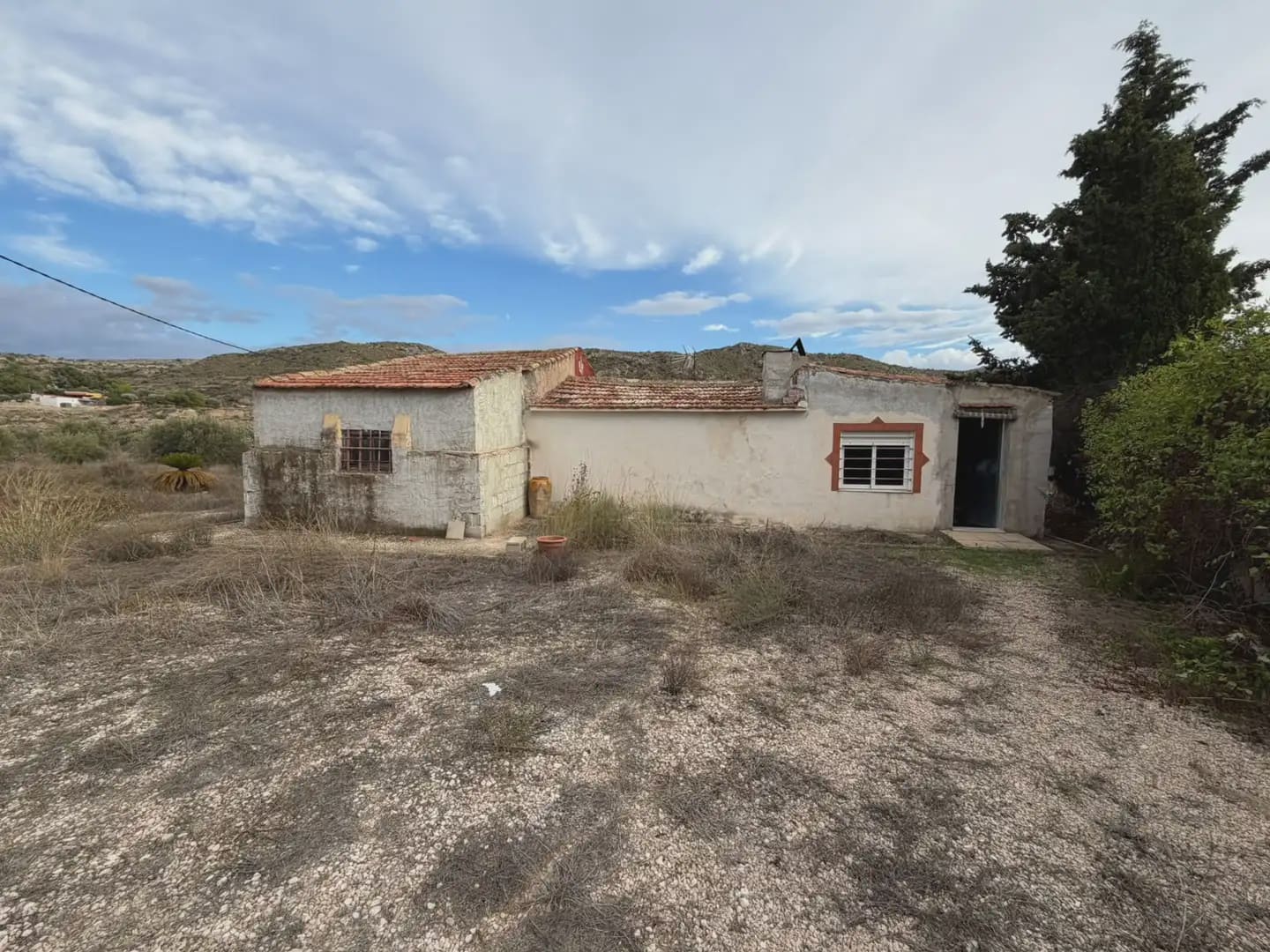 4 bedroom Finca/Country House for sale in Elda with garage - € 113,000 (Ref: 10165889)