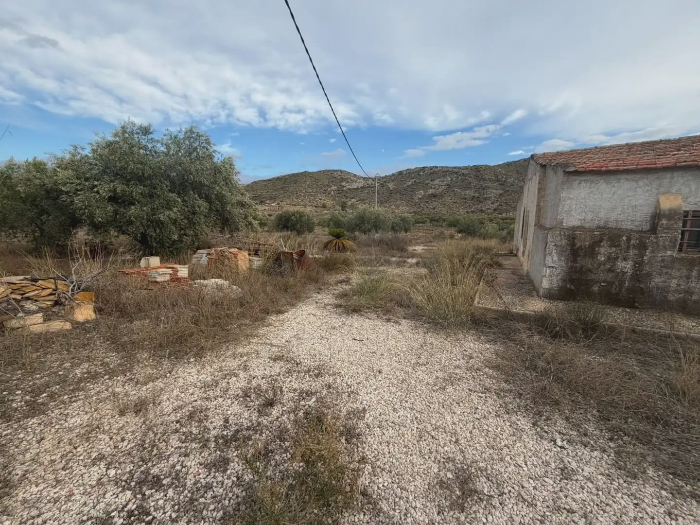 4 bedroom Finca/Country House for sale in Elda with garage - € 113,000 (Ref: 10165889)
