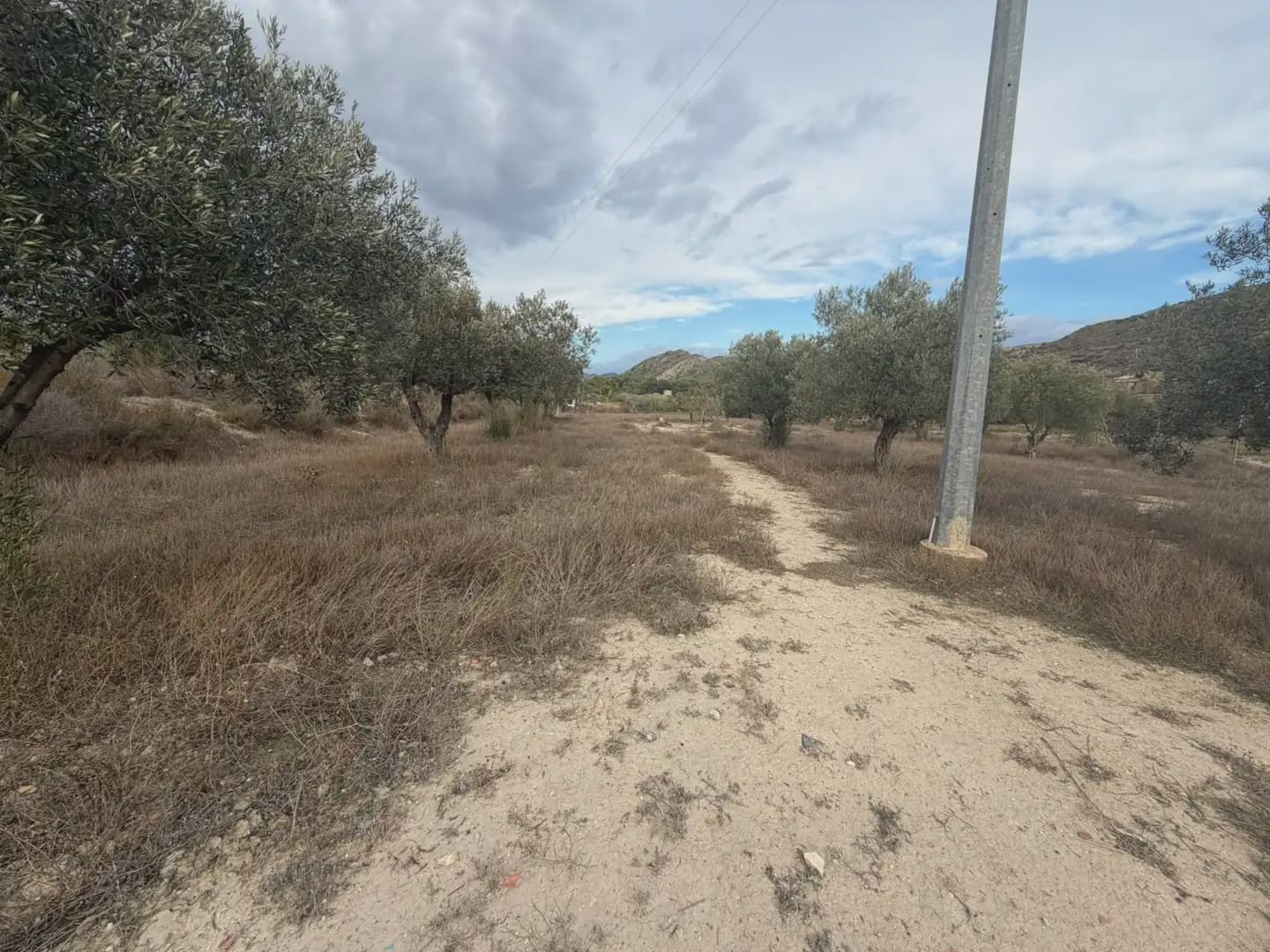 4 bedroom Finca/Country House for sale in Elda with garage - € 113,000 (Ref: 10165889)