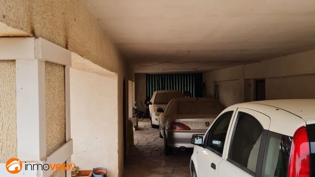 4 makuuhuone Huvila myytävänä paikassa Petrel / Petrer mukana uima-altaan 
autotalli - 345 000 € (Ref: 8273553)