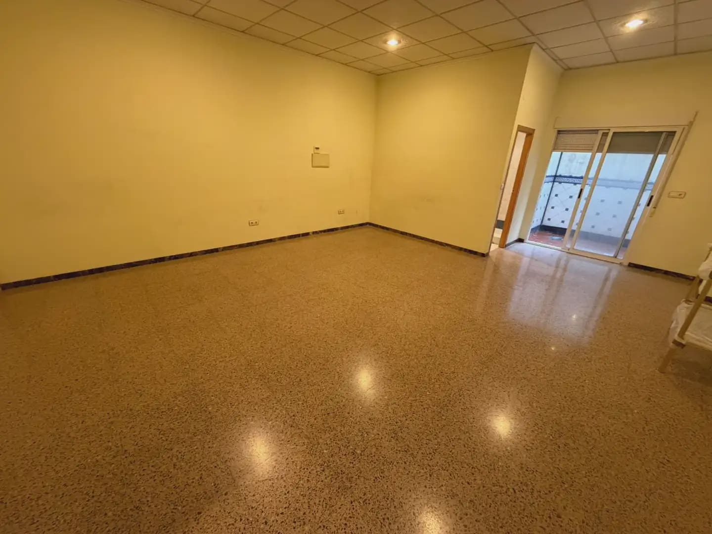 Commercial for sale in Petrel / Petrer - € 67,000 (Ref: 9338653)