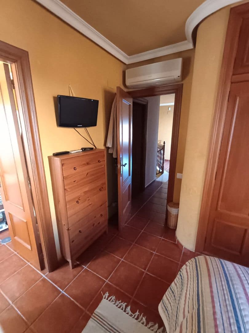 Bungalow de 3 habitaciones en Elda en venta - 285.000 € (Ref: 9517977)