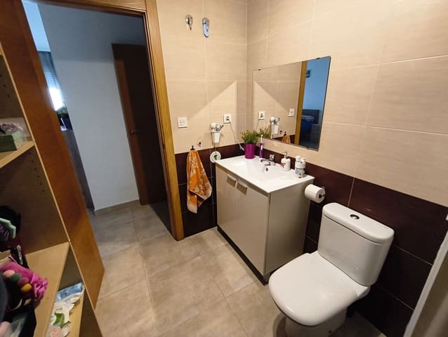 3 bedroom Flat for sale in Elda with garage - € 155,000 (Ref: 9631449)