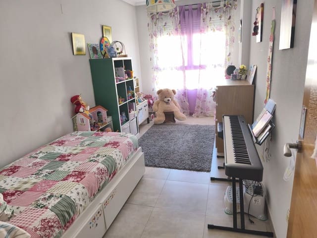 3 bedroom Flat for sale in Elda with garage - € 155,000 (Ref: 9631449)