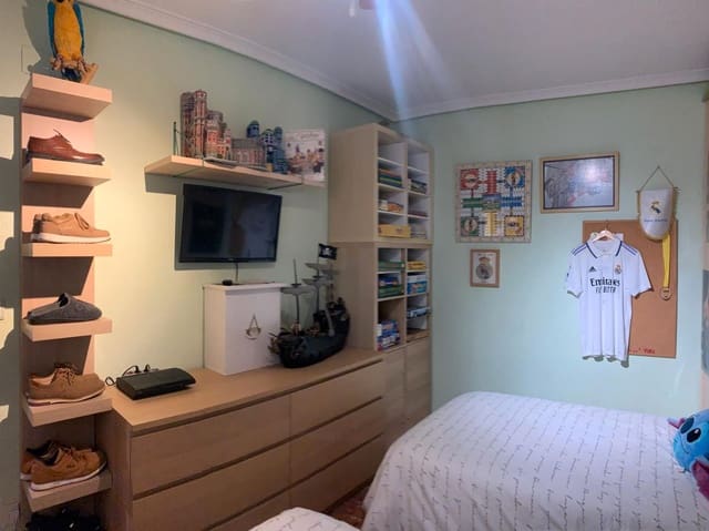 3 bedroom Flat for sale in Petrel / Petrer - € 185,000 (Ref: 9679286)