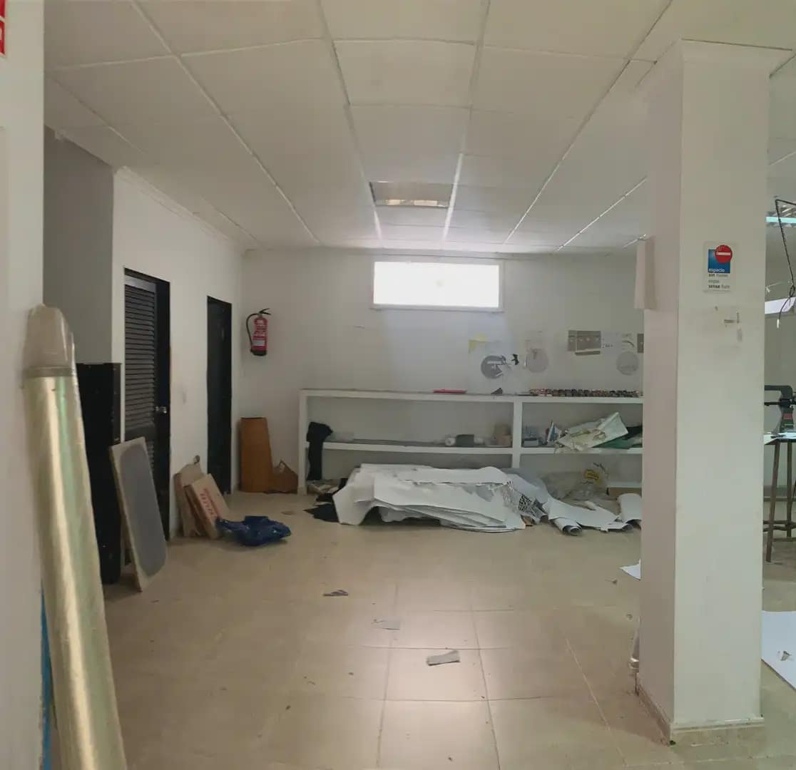 Commerciale in vendita in Petrel / Petrer - 83.000 € (Rif: 9755317)