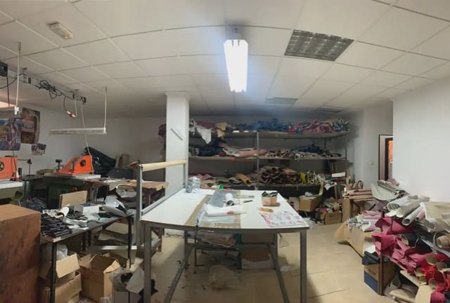 Commerciale in vendita in Petrel / Petrer - 83.000 € (Rif: 9755317)