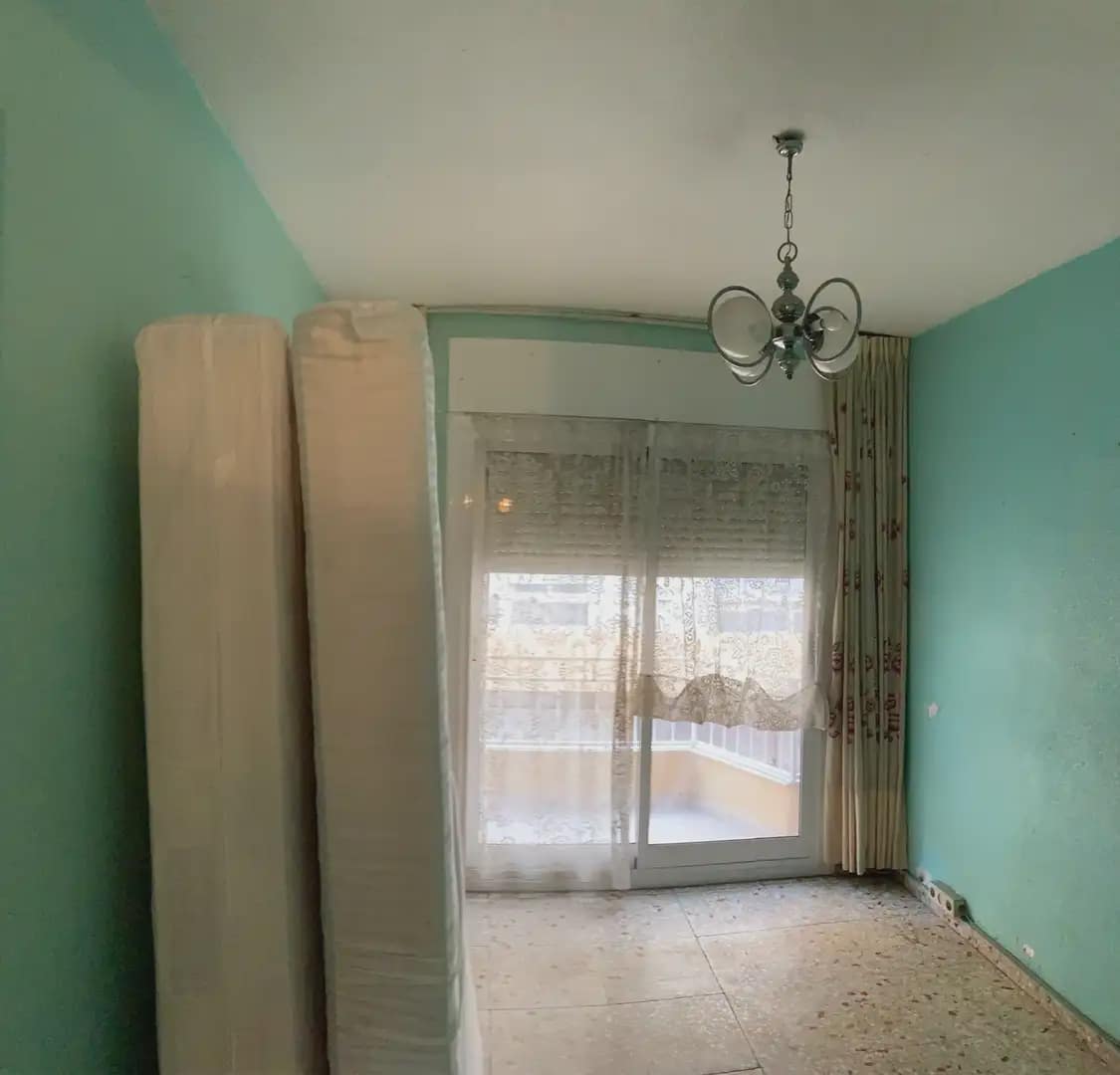 4 bedroom Flat for sale in Elda - € 80,000 (Ref: 9926923)