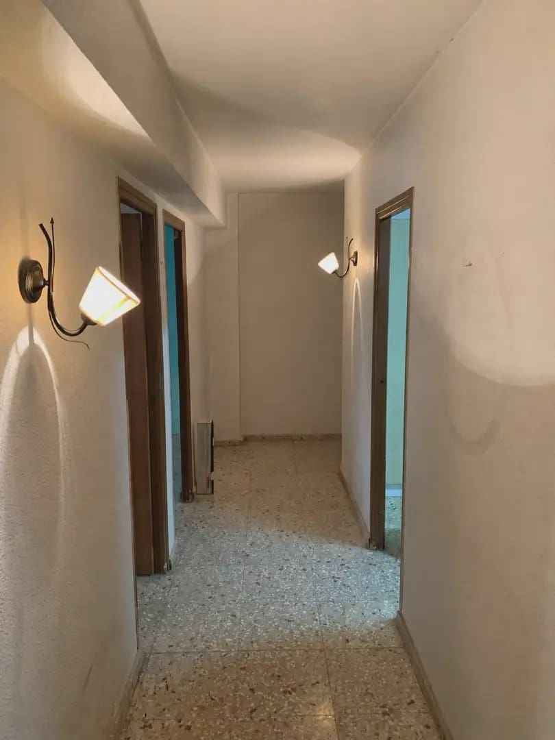 4 bedroom Flat for sale in Elda - € 80,000 (Ref: 9926923)