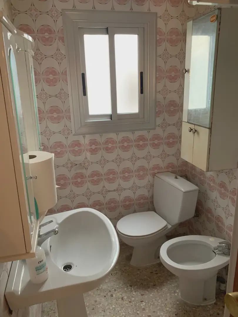 4 bedroom Flat for sale in Elda - € 80,000 (Ref: 9926923)