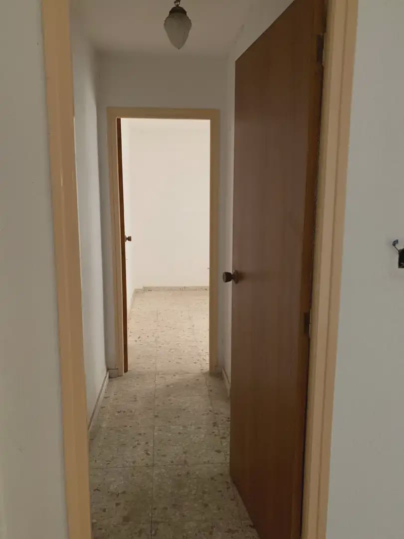 4 bedroom Flat for sale in Elda - € 80,000 (Ref: 9926923)