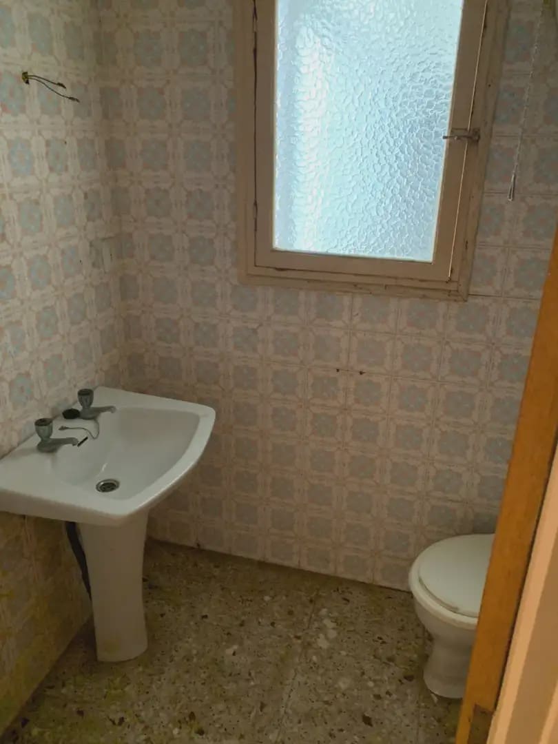 4 bedroom Flat for sale in Elda - € 80,000 (Ref: 9926923)