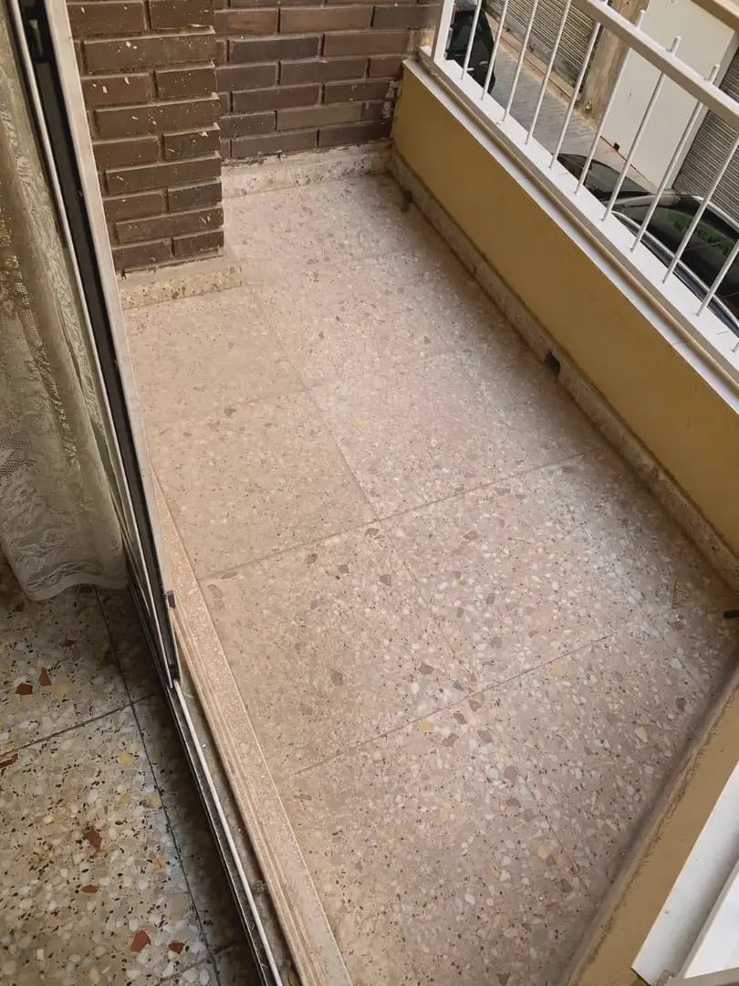 4 bedroom Flat for sale in Elda - € 80,000 (Ref: 9926923)