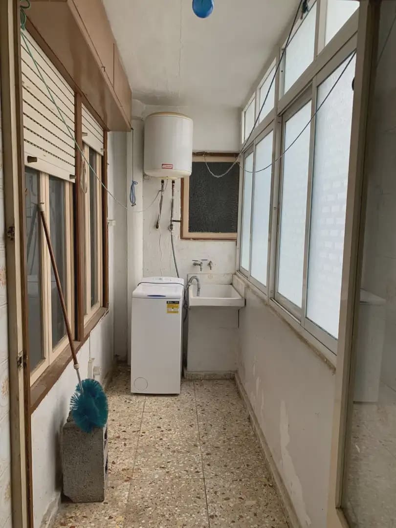 4 bedroom Flat for sale in Elda - € 80,000 (Ref: 9926923)