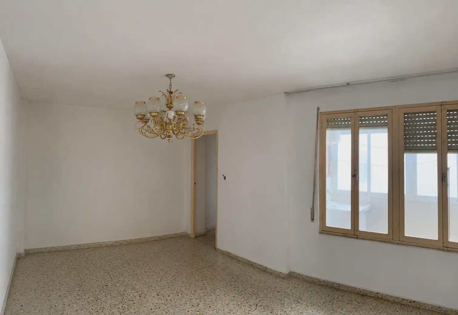 4 bedroom Flat for sale in Elda - € 80,000 (Ref: 9926923)