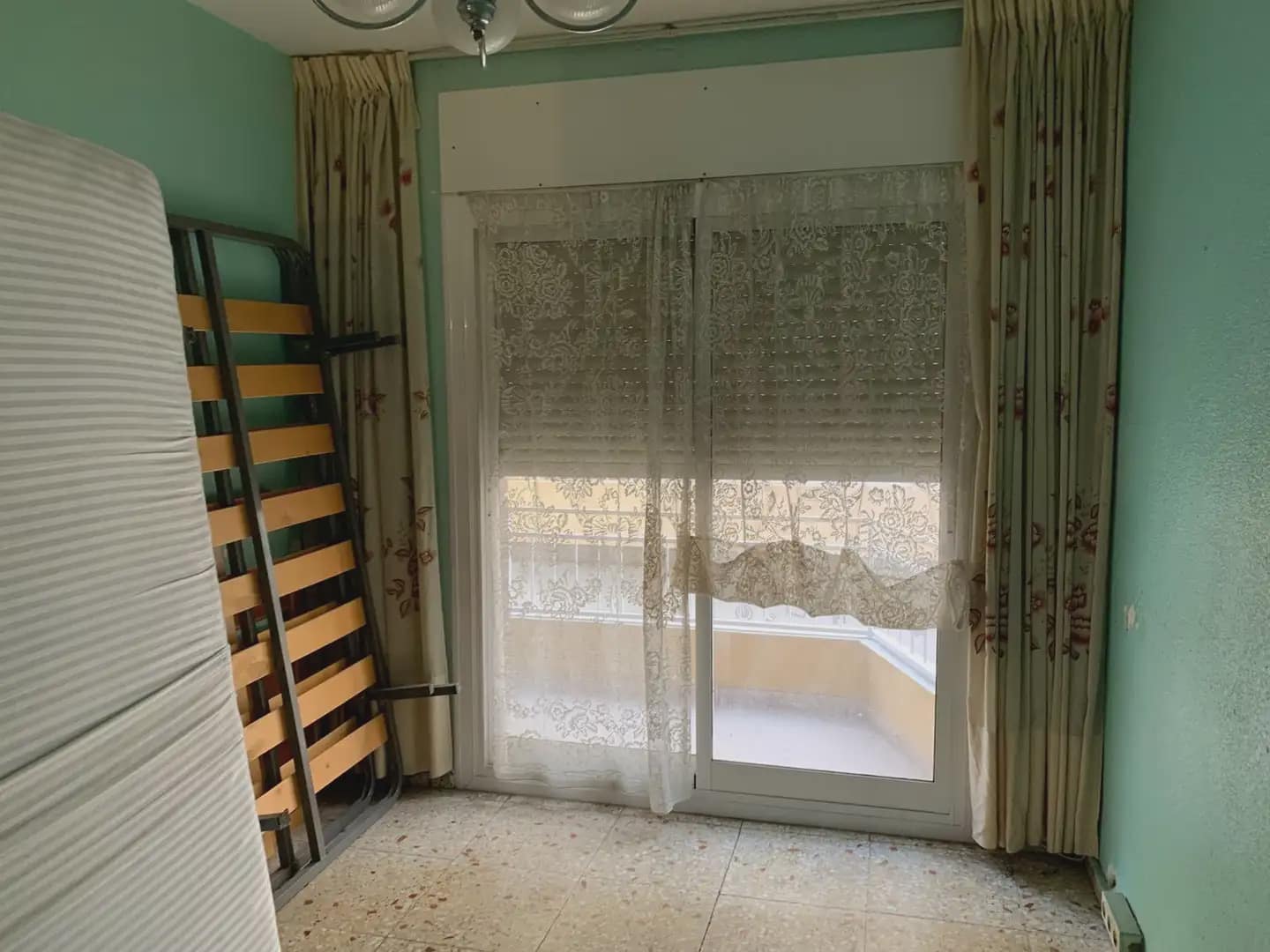 4 bedroom Flat for sale in Elda - € 80,000 (Ref: 9926923)