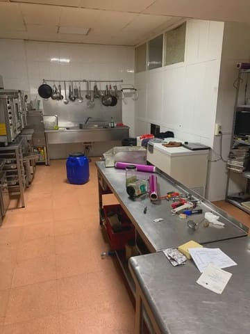 Kaupallinen myytävänä paikassa Petrel / Petrer - 27 000 € (Ref: 9964818)