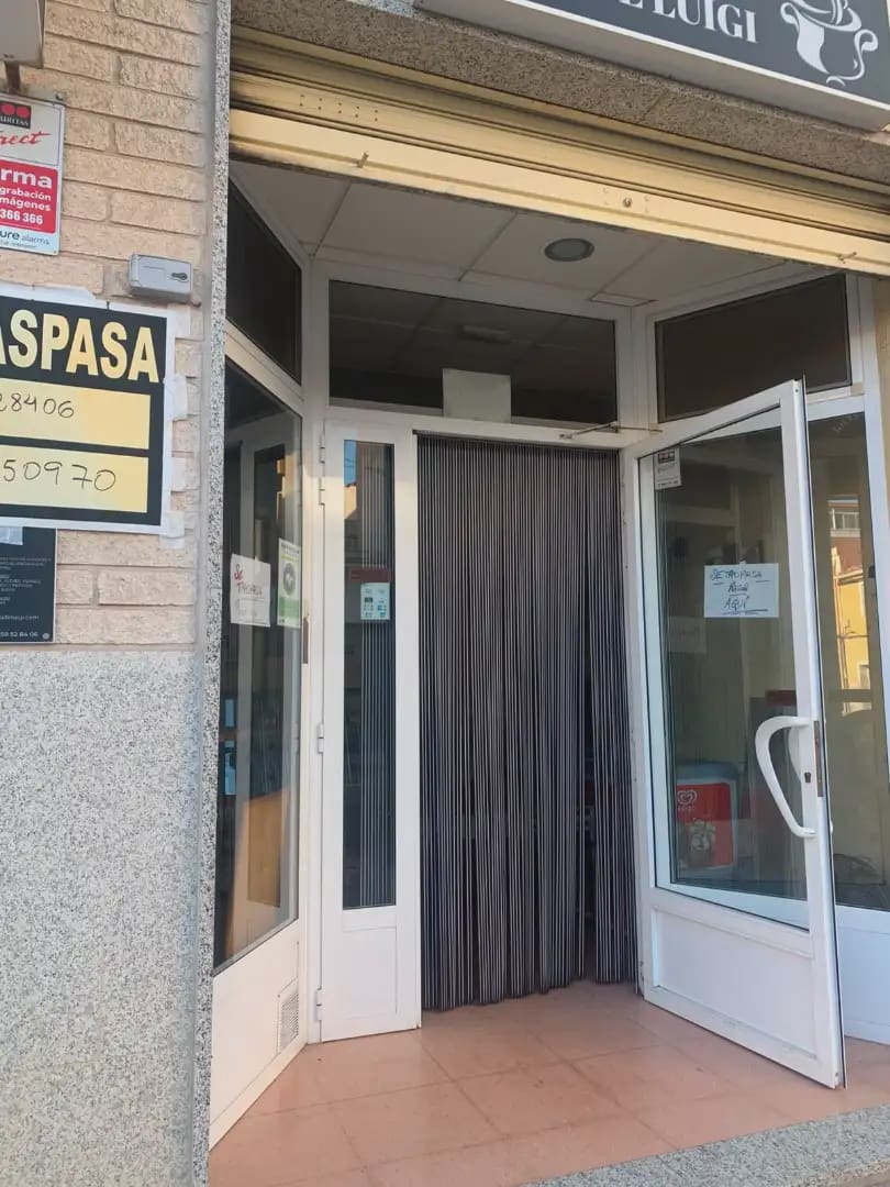Kaupallinen myytävänä paikassa Petrel / Petrer - 27 000 € (Ref: 9964818)