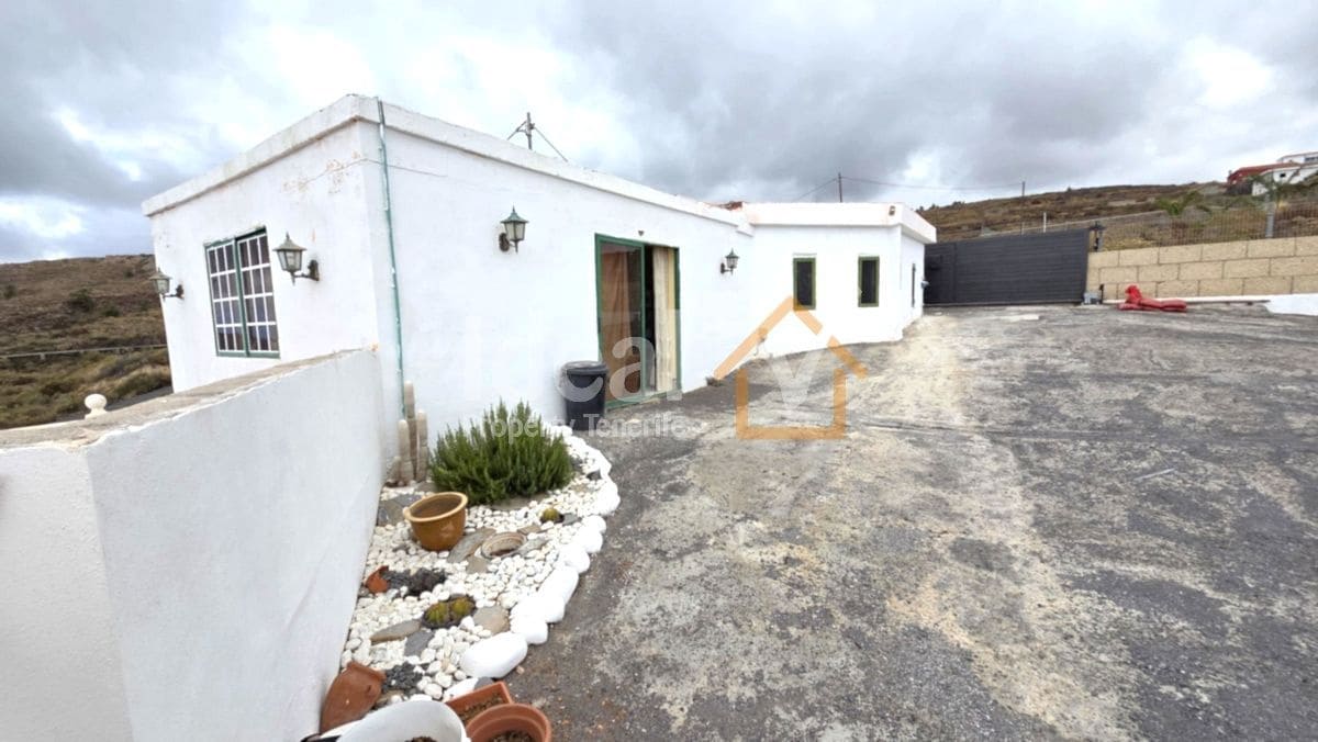 6 bedroom Villa for sale in San Miguel de Abona with pool garage - € 820,000 (Ref: 10141650)