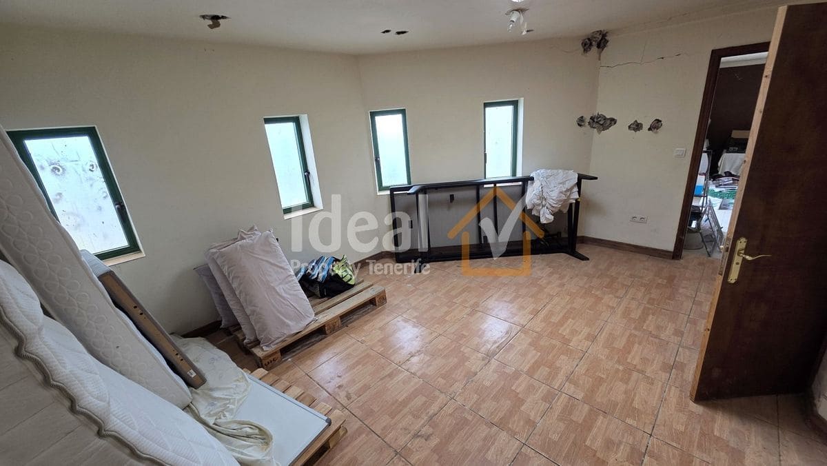 6 bedroom Villa for sale in San Miguel de Abona with pool garage - € 820,000 (Ref: 10141650)
