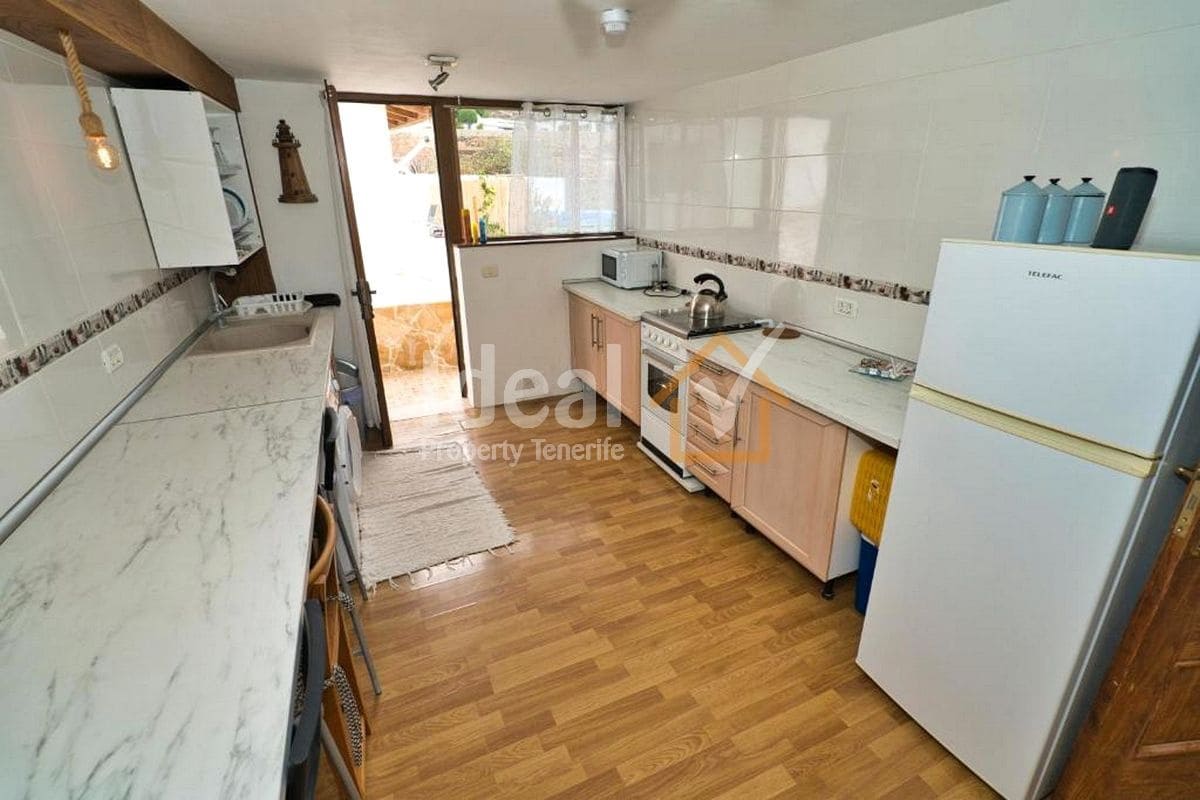 6 bedroom Villa for sale in San Miguel de Abona with pool garage - € 820,000 (Ref: 10141650)