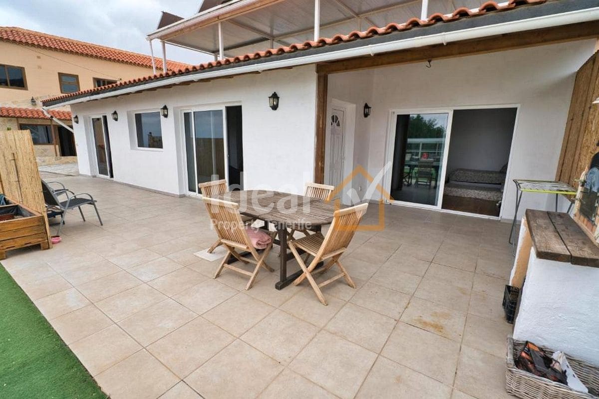 6 bedroom Villa for sale in San Miguel de Abona with pool garage - € 820,000 (Ref: 10141650)