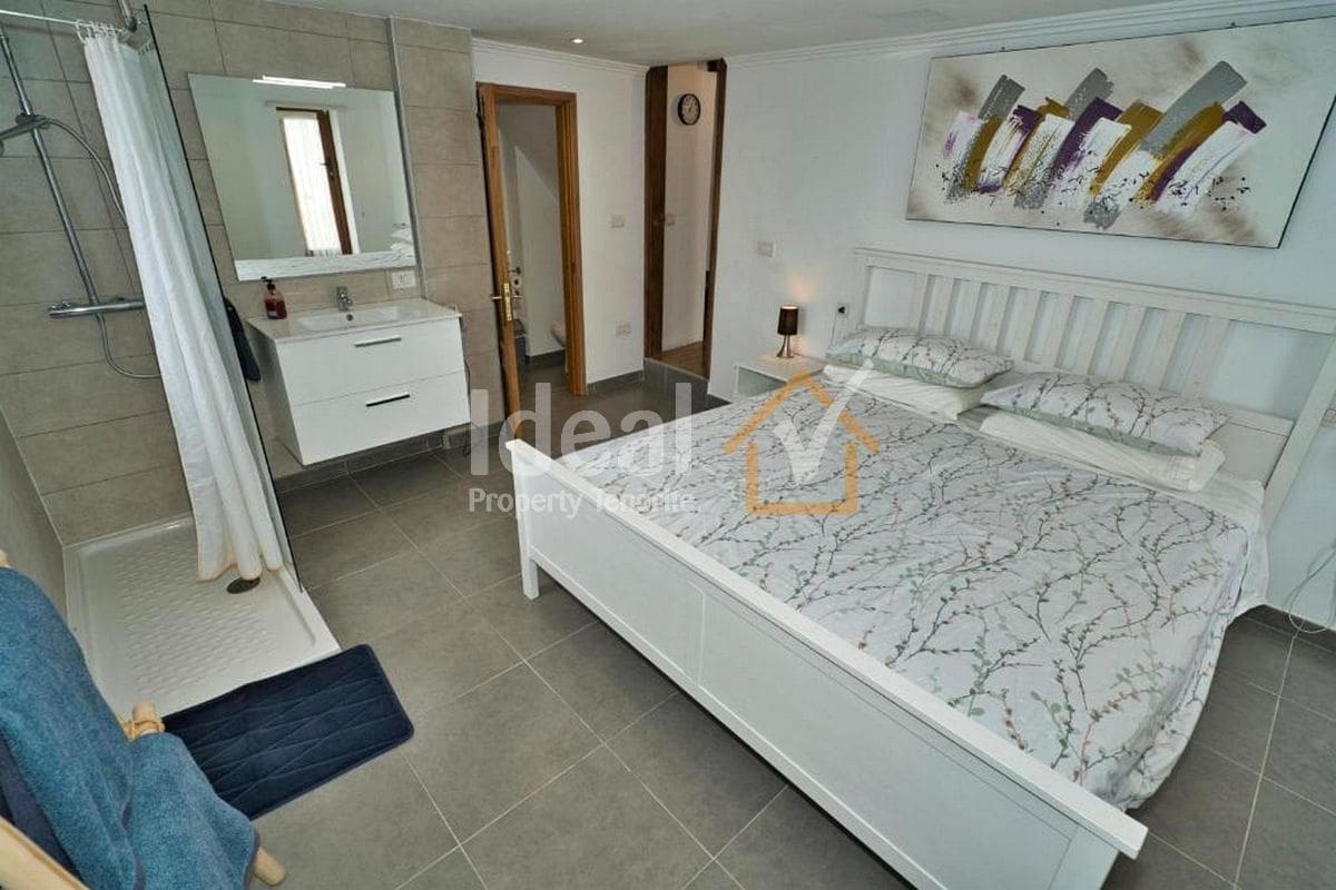 6 bedroom Villa for sale in San Miguel de Abona with pool garage - € 820,000 (Ref: 10141650)