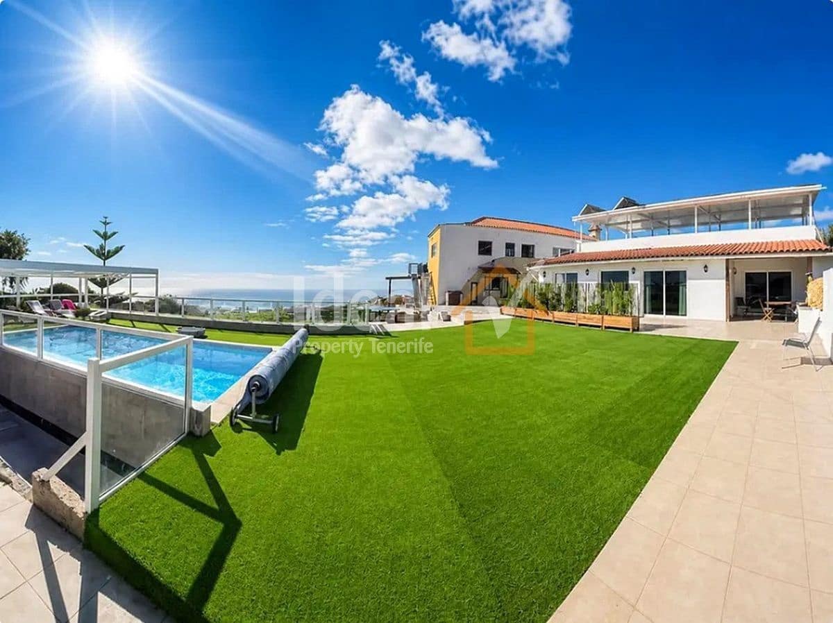 6 bedroom Villa for sale in San Miguel de Abona with pool garage - € 820,000 (Ref: 10141650)