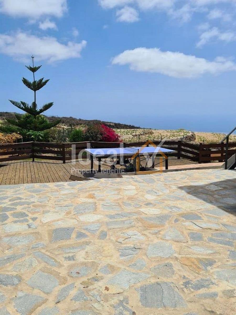 6 bedroom Villa for sale in San Miguel de Abona with pool garage - € 820,000 (Ref: 10141650)