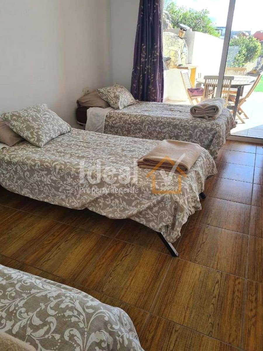 6 bedroom Villa for sale in San Miguel de Abona with pool garage - € 820,000 (Ref: 10141650)