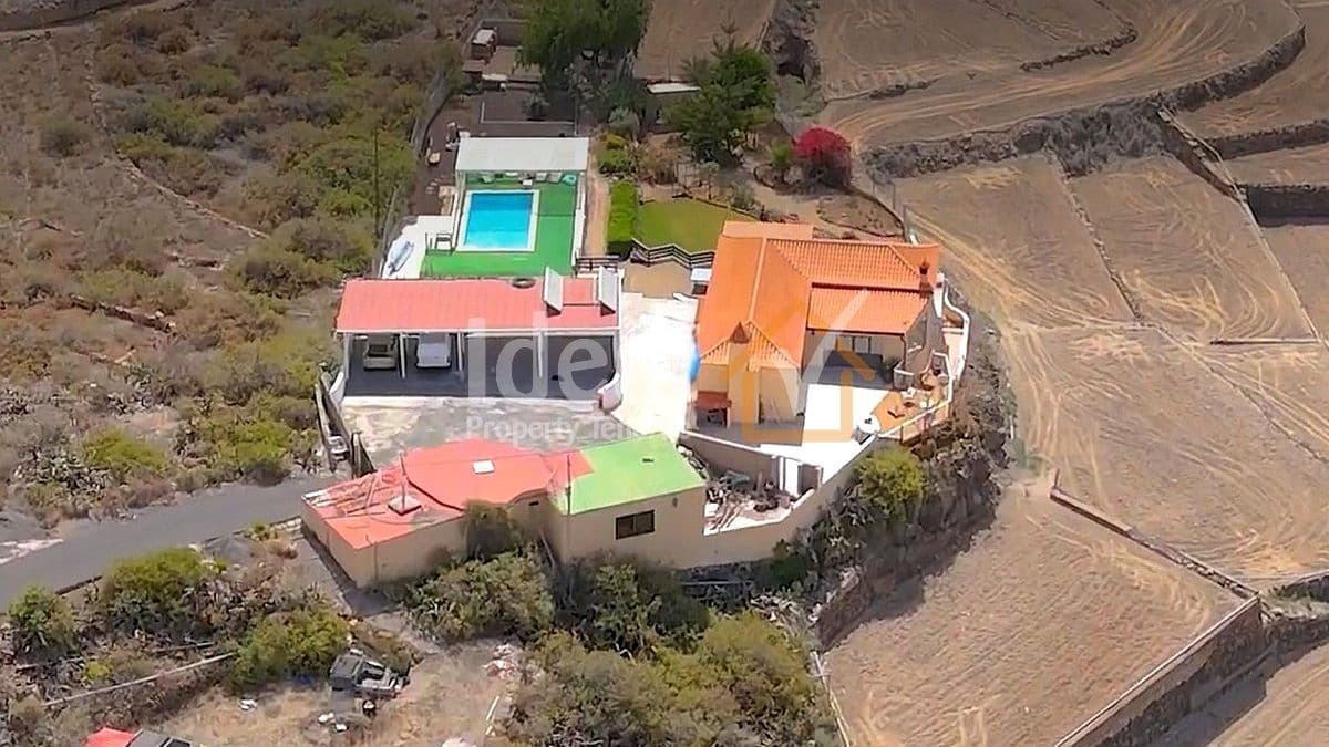 6 bedroom Villa for sale in San Miguel de Abona with pool garage - € 820,000 (Ref: 10141650)