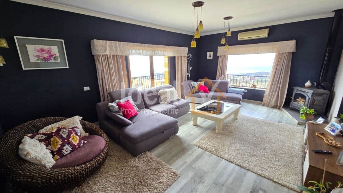 6 bedroom Villa for sale in San Miguel de Abona with pool garage - € 820,000 (Ref: 10141650)