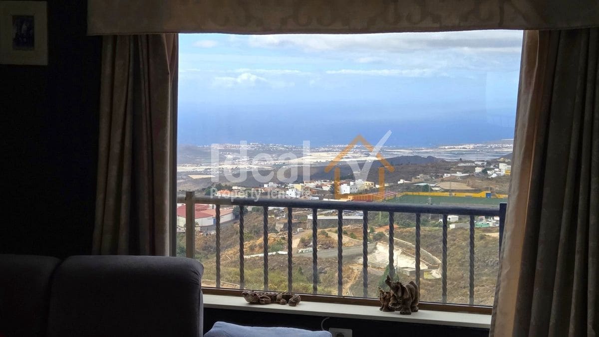 6 bedroom Villa for sale in San Miguel de Abona with pool garage - € 820,000 (Ref: 10141650)