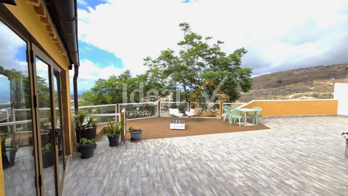 6 bedroom Villa for sale in San Miguel de Abona with pool garage - € 820,000 (Ref: 10141650)