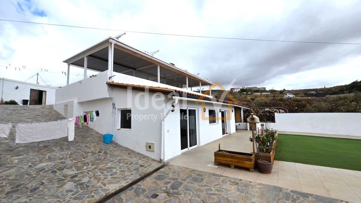 6 bedroom Villa for sale in San Miguel de Abona with pool garage - € 820,000 (Ref: 10141650)