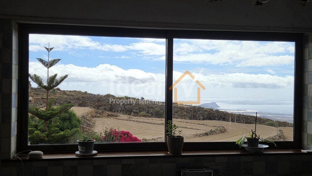 6 bedroom Villa for sale in San Miguel de Abona with pool garage - € 820,000 (Ref: 10141650)