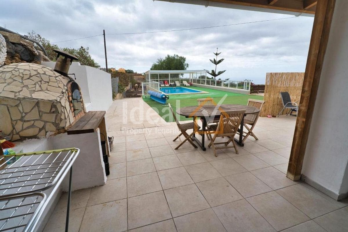 6 bedroom Villa for sale in San Miguel de Abona with pool garage - € 820,000 (Ref: 10141650)