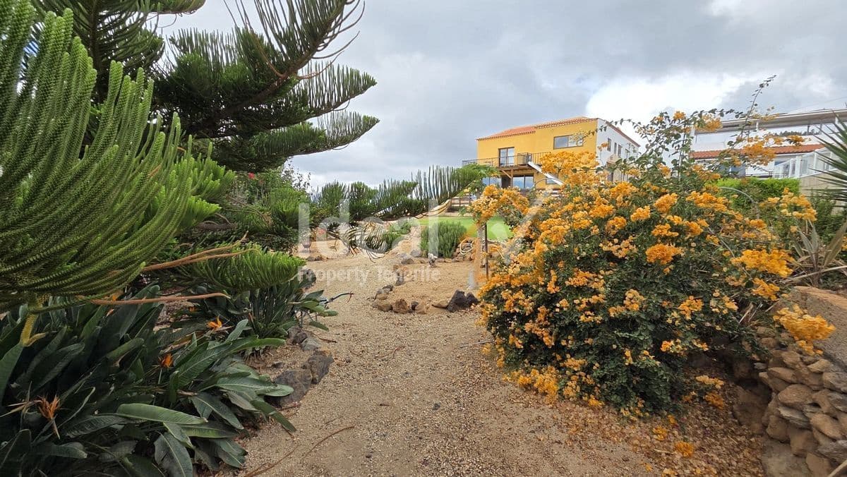6 bedroom Villa for sale in San Miguel de Abona with pool garage - € 820,000 (Ref: 10141650)