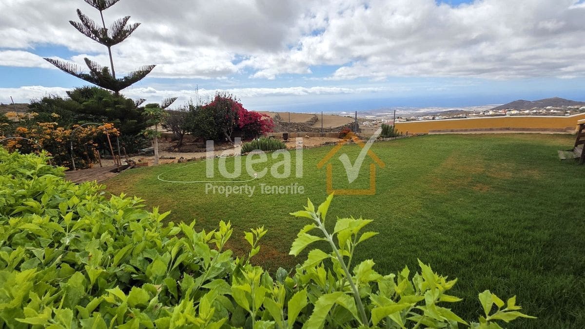 6 bedroom Villa for sale in San Miguel de Abona with pool garage - € 820,000 (Ref: 10141650)