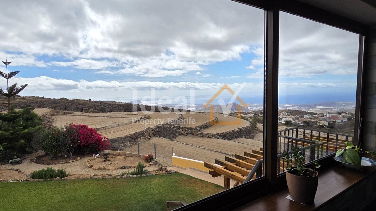 6 bedroom Villa for sale in San Miguel de Abona with pool garage - € 820,000 (Ref: 10141650)