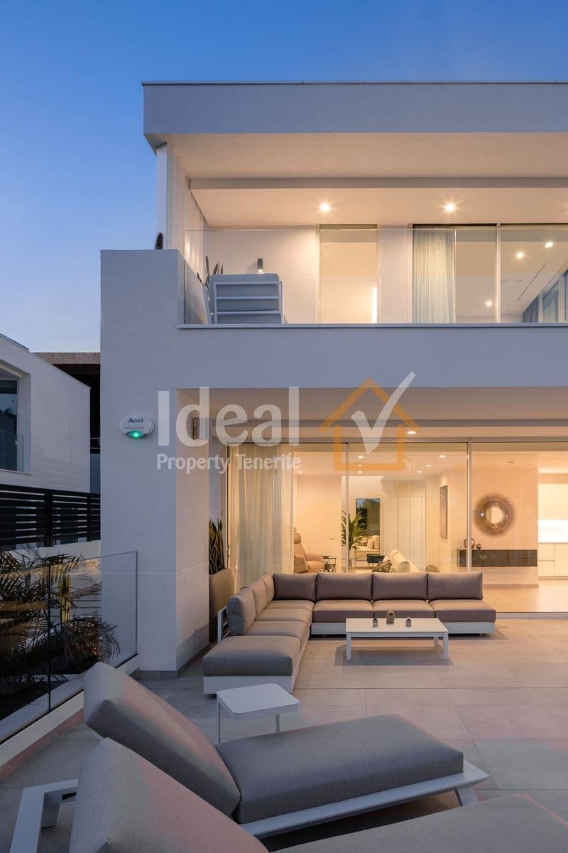 3 Zimmer Villa zu verkaufen in Costa Adeje mit Pool Garage - 1.995.500 € (Ref: 6019190)