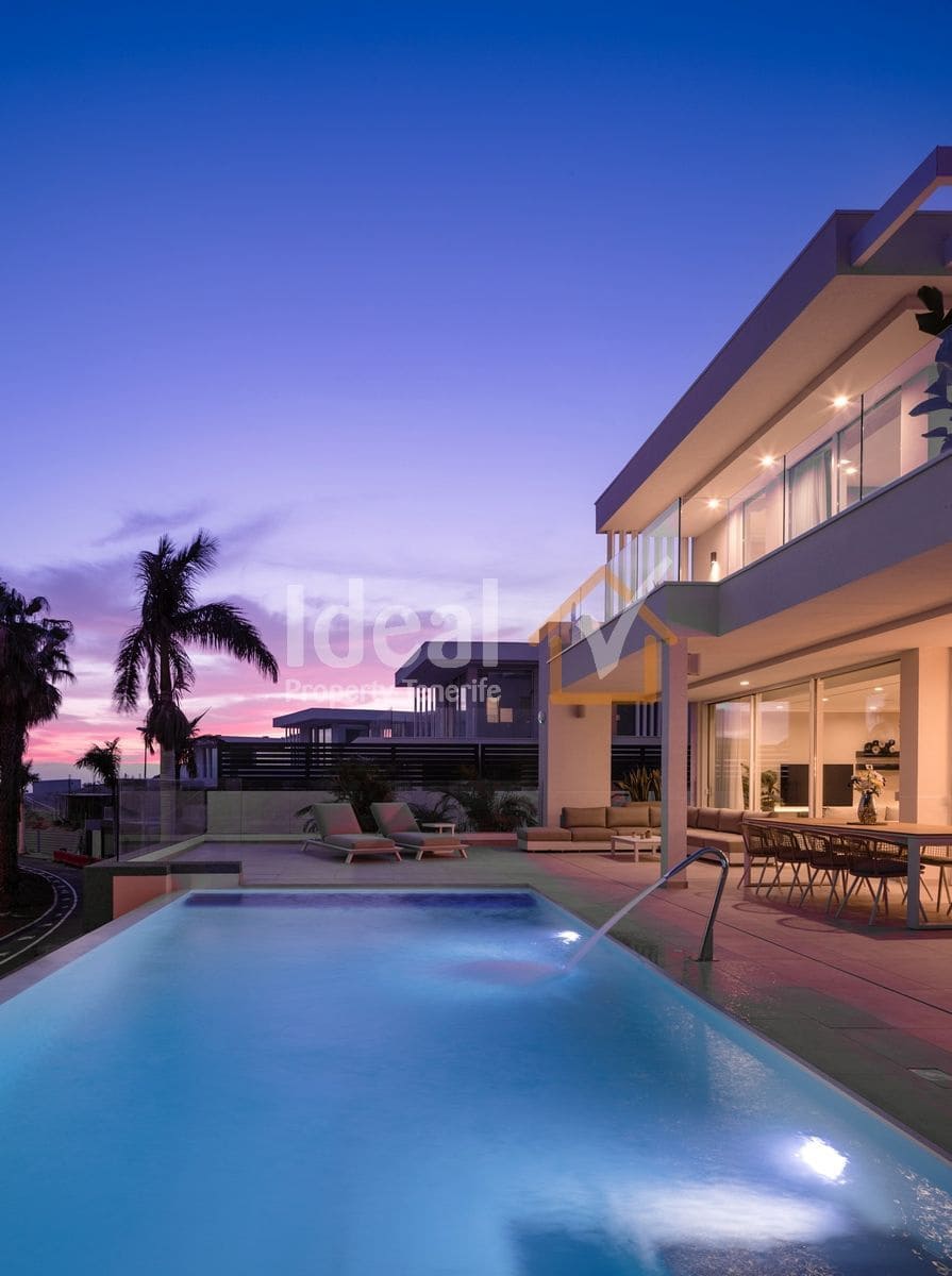 3 Zimmer Villa zu verkaufen in Costa Adeje mit Pool Garage - 1.995.500 € (Ref: 6019190)