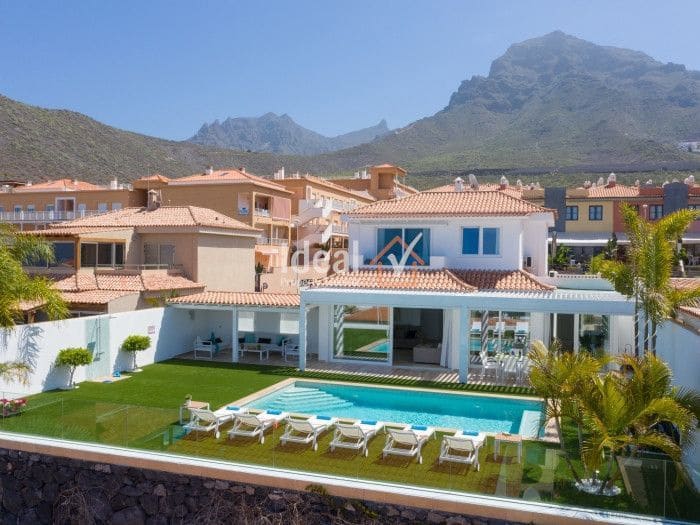 Chalet de 6 habitaciones en Adeje en venta - 2.550.000 € (Ref: 6351444)