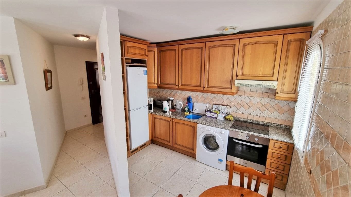 1 slaapkamer Appartement te koop in Los Cristianos met zwembad - € 265.000 (Ref: 6704162)