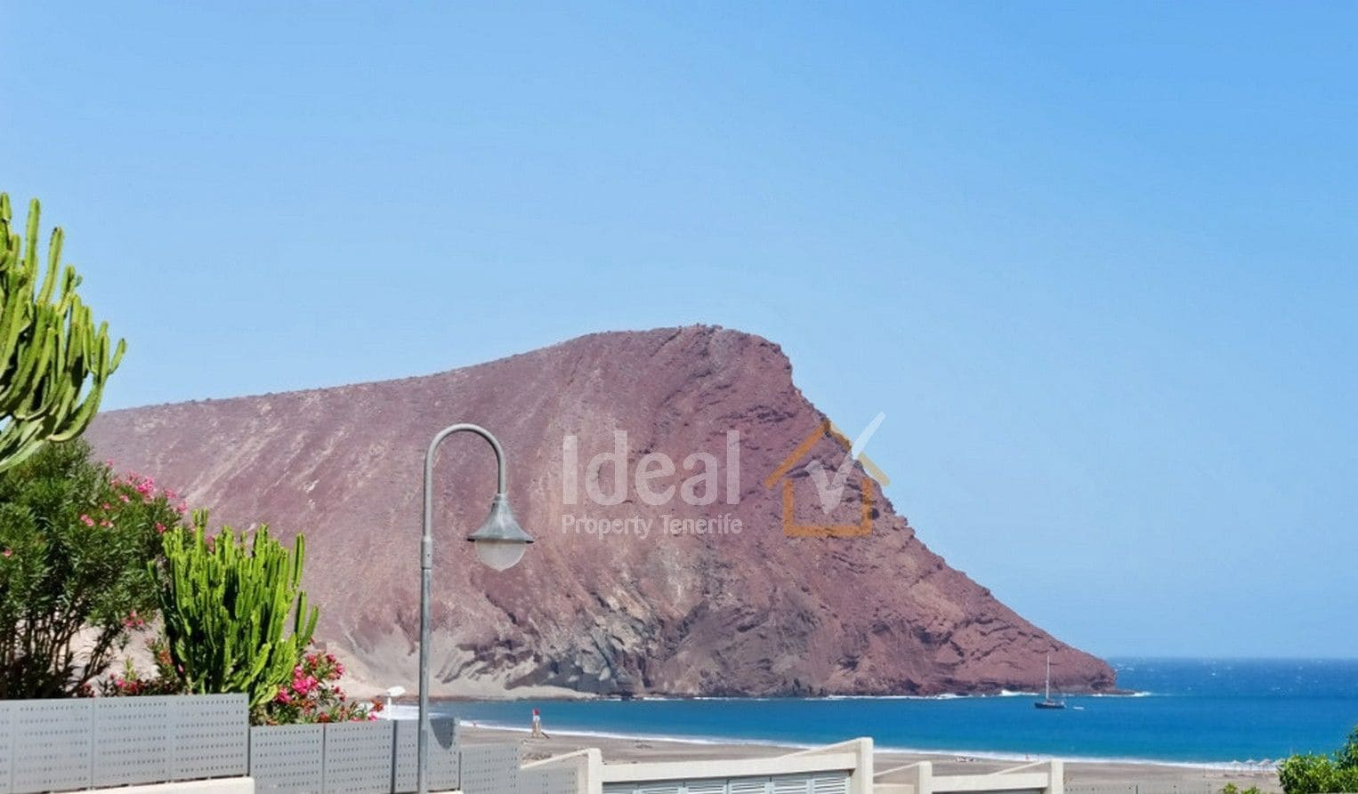 2 soveværelse Lejlighed til salg i El Medano med swimmingpool garage - € 499.000 (Ref: 6944289)