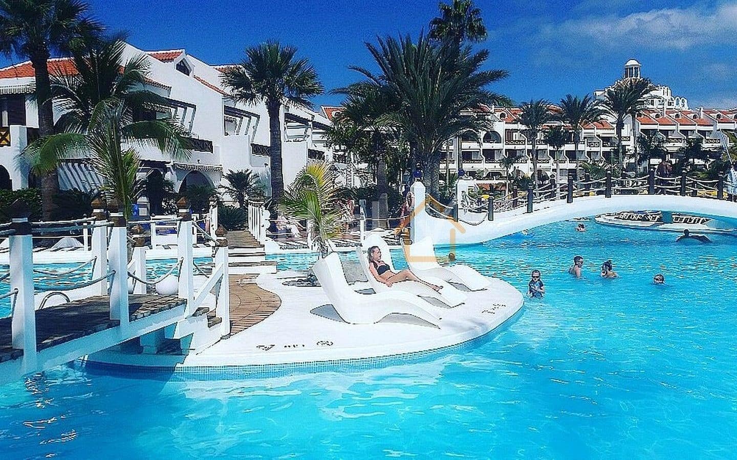 1 soveværelse Lejlighed til salg i Playa de las Americas med swimmingpool - € 620.000 (Ref: 7796069)